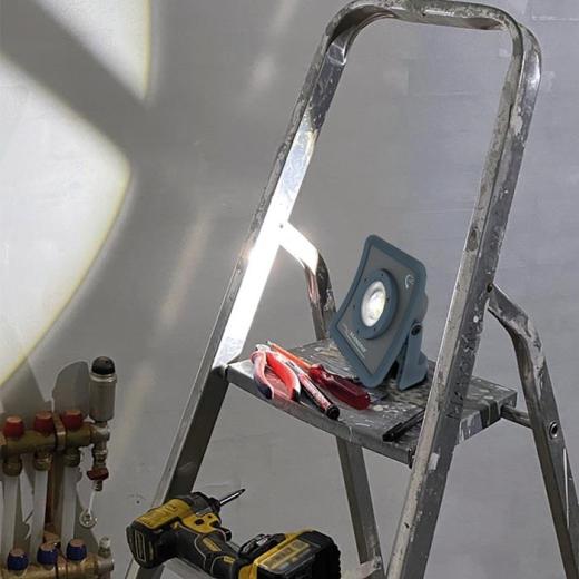 Akku-Arbeitsleuchte NOVA R 14 W 2000 / 200 lm 3200 mAh 7,2V IP67 SCANGRIP