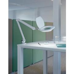 LED-Lupenleuchte Glaslinse 178x132 Klemmfuß weiß Schutzklappe